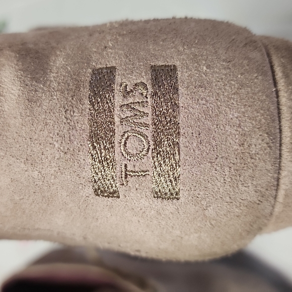 TOMS suede ankle boot with laces - Picture 6 of 8